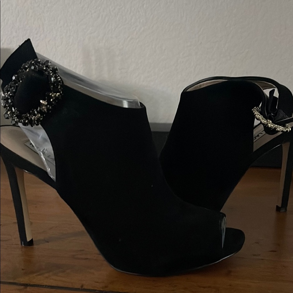 Karl Lagerfeld Black Heels with Elegant Design